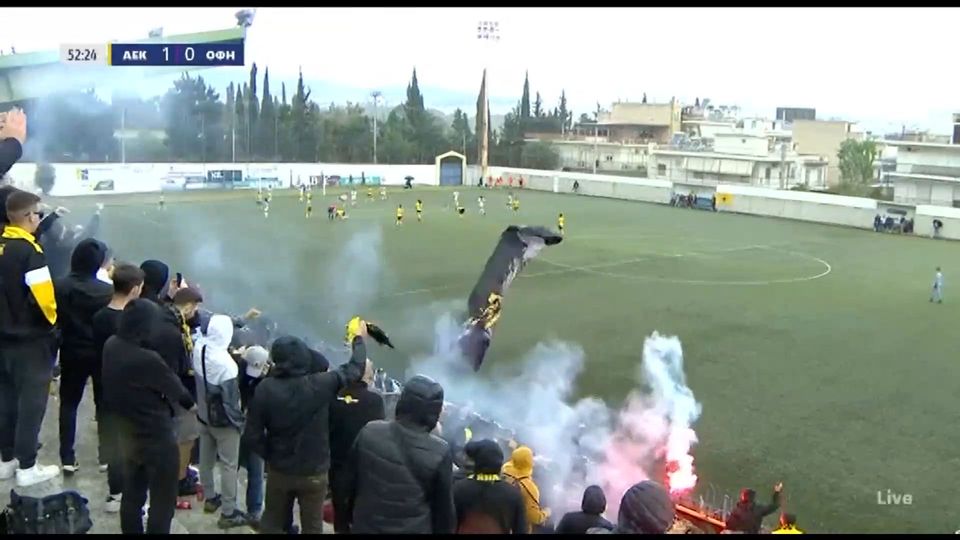 Pyro-show από τους φίλους της «Ένωσης» στο ΑΕΚ – ΟΦΗ (VID)