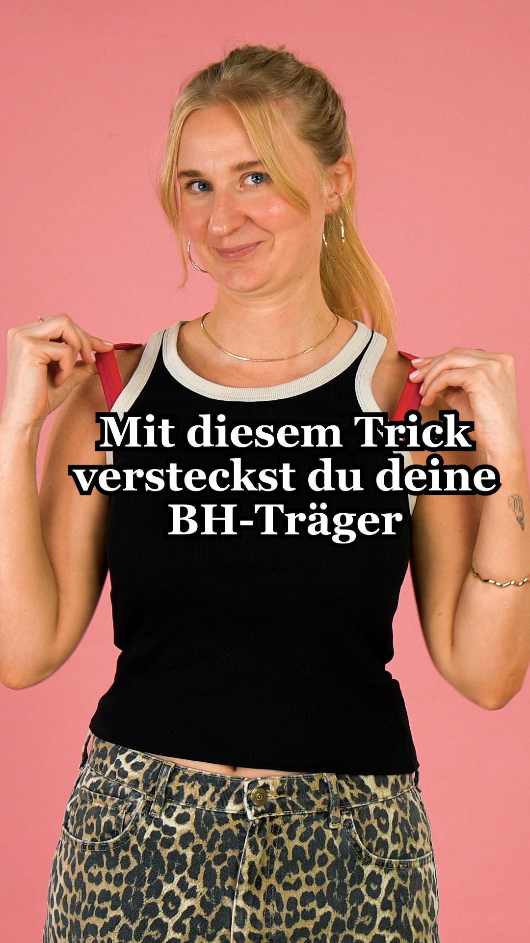 With this trick we hide bra straps in 3 seconds