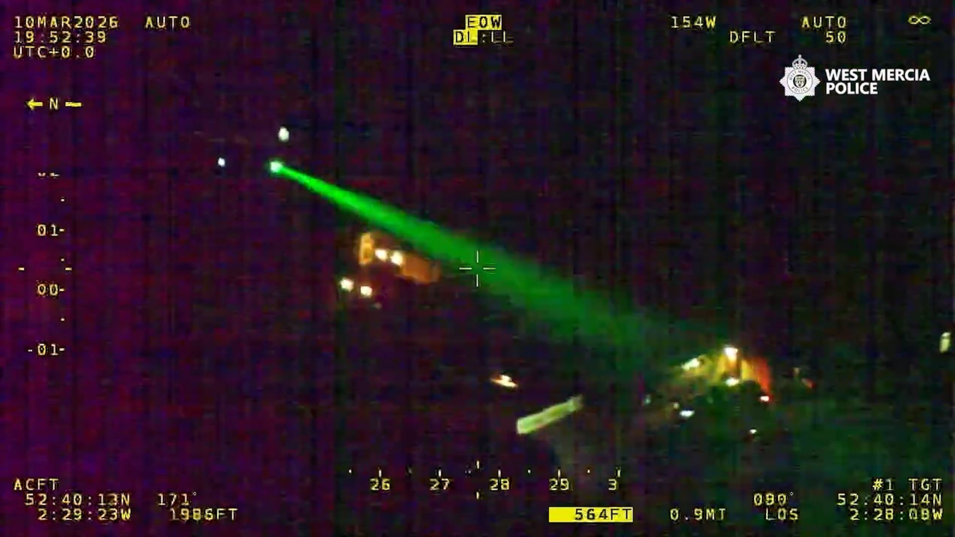 Video: Bauarbeiter blendete Polizeiflugzeug mit einem Laserpointer – die Polizei führte ihn direkt zu seinem Haus