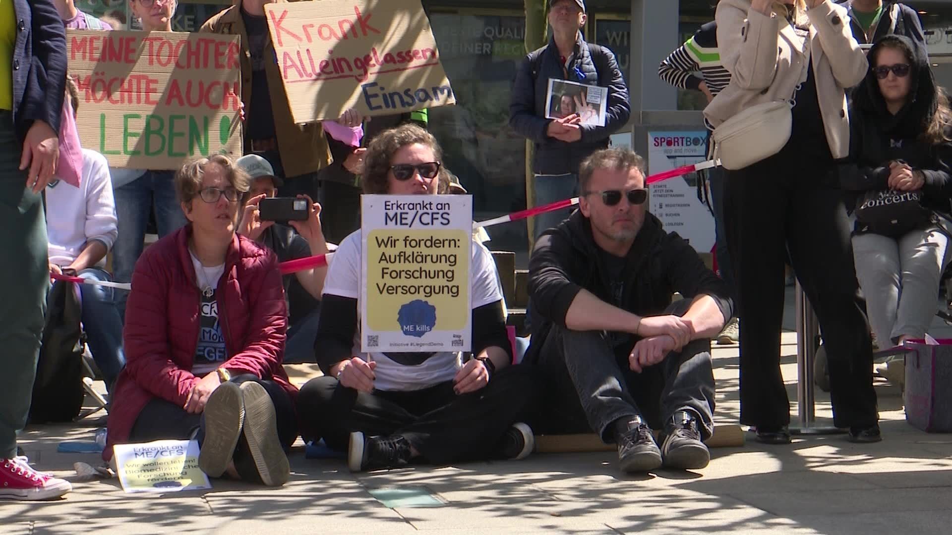 Video: Nicht heilbare Krankheit - ME/CFS Erkrankte demonstrieren