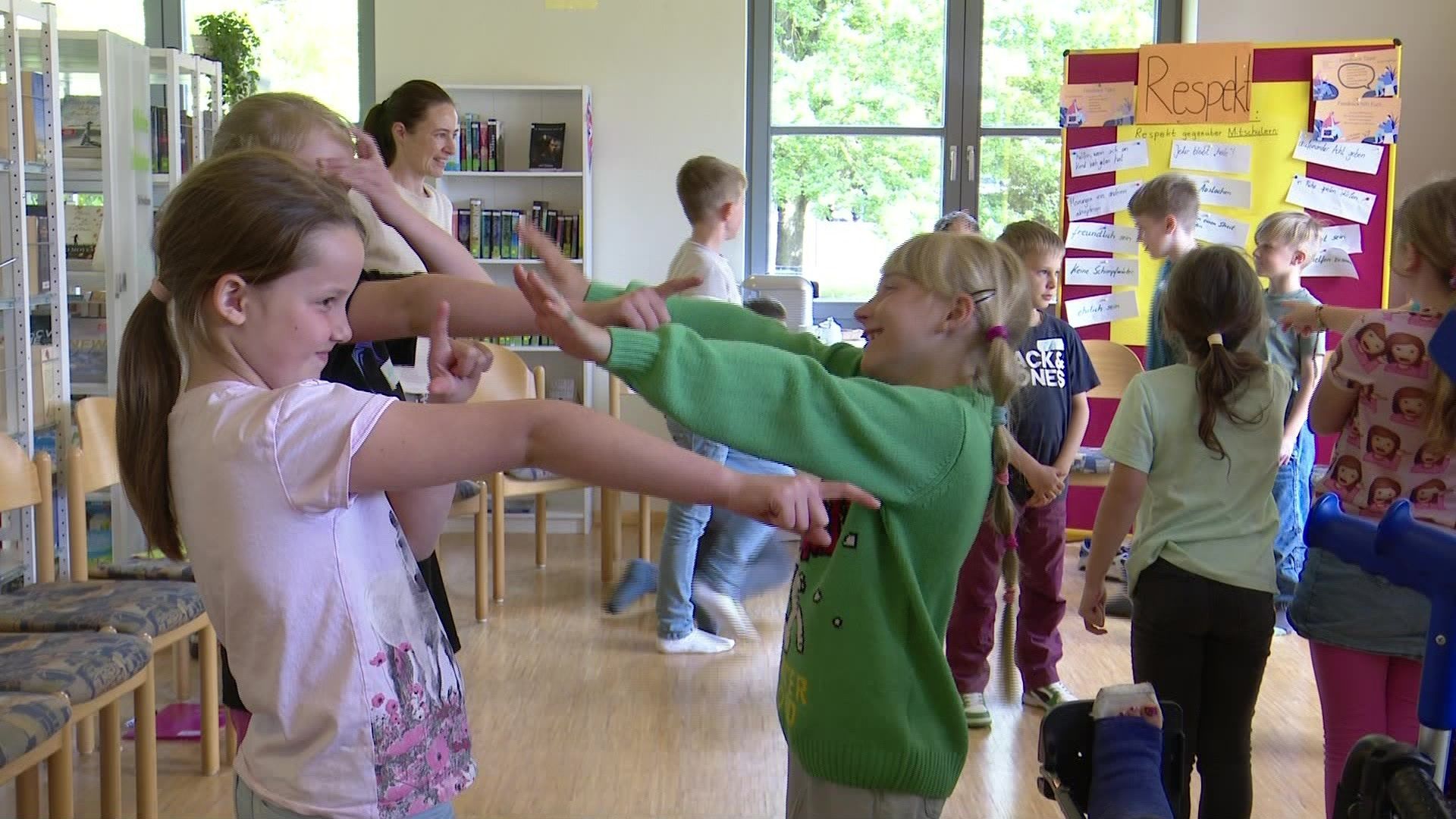 Video: Respekt erleben – Grundschule Altenmünster bereitet Theateraufführung vor