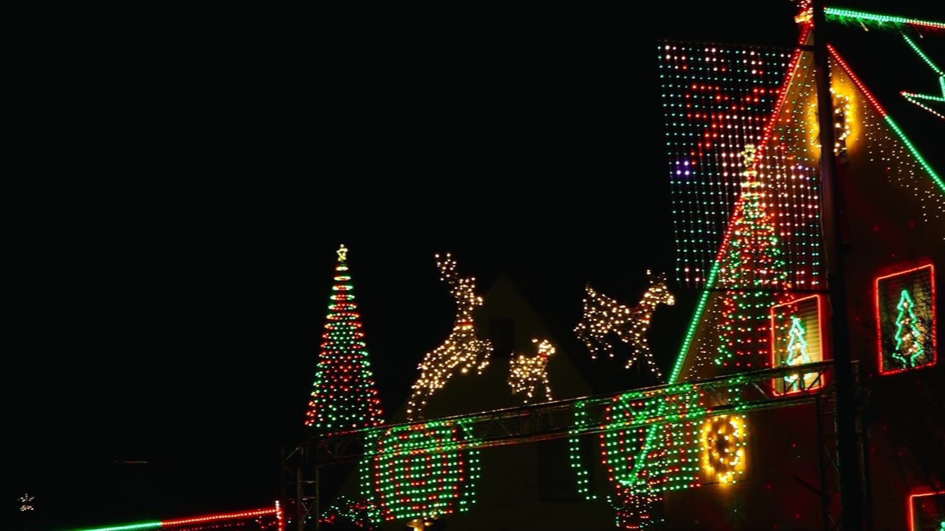 Video: Tausende Lichter- verrücktes Weihnachtshaus in Stadtbergen