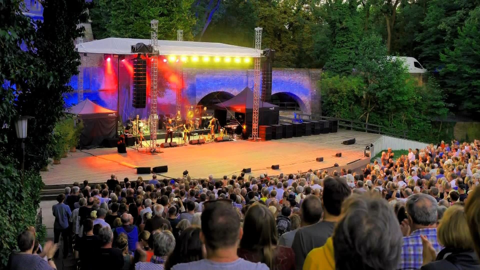 Video: Marode Tribühne - Freilichtbühne gesperrt