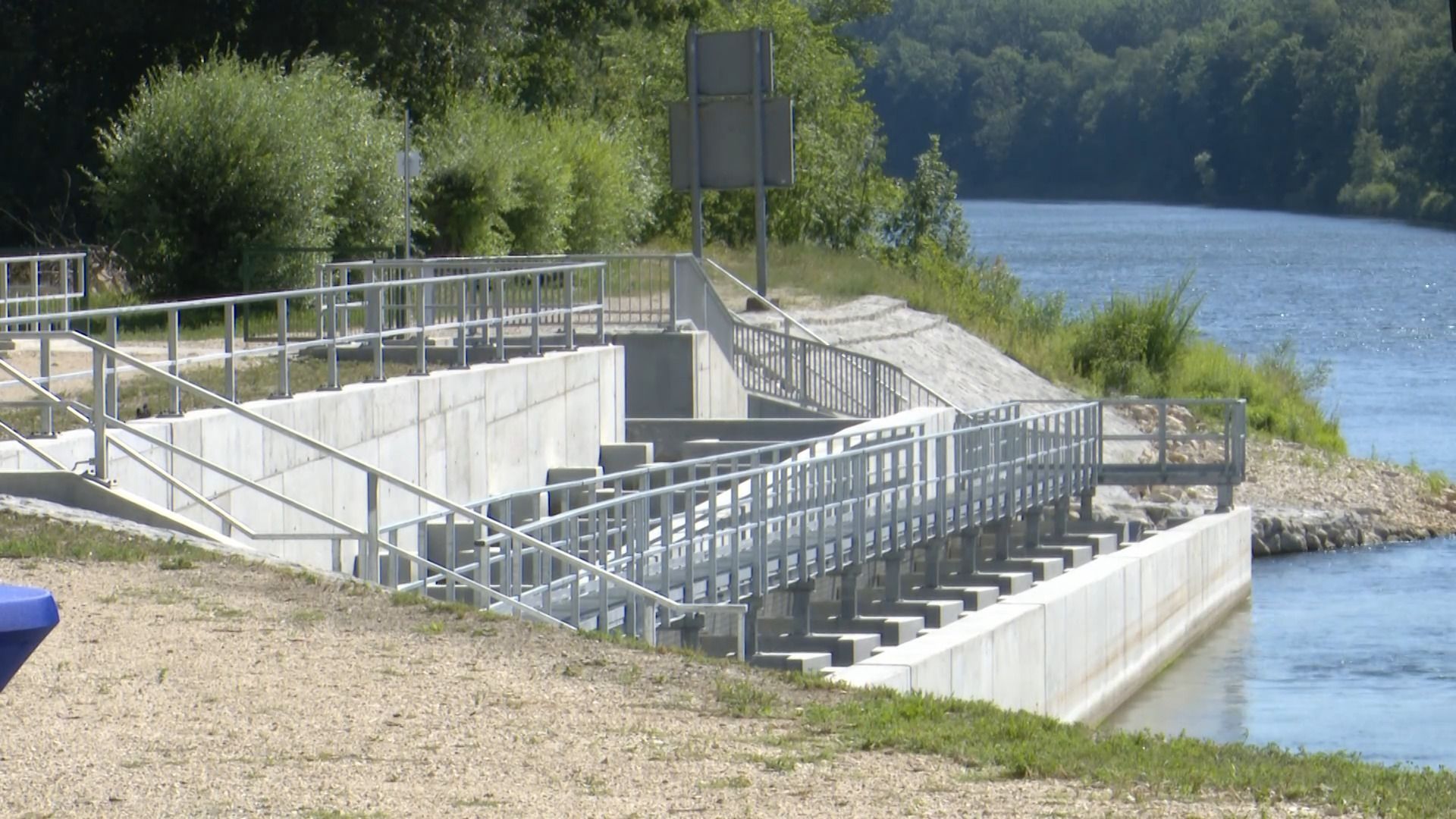 Video: Neue Fischaufstiegsanlage am Wasserkraftwerk Faimingen