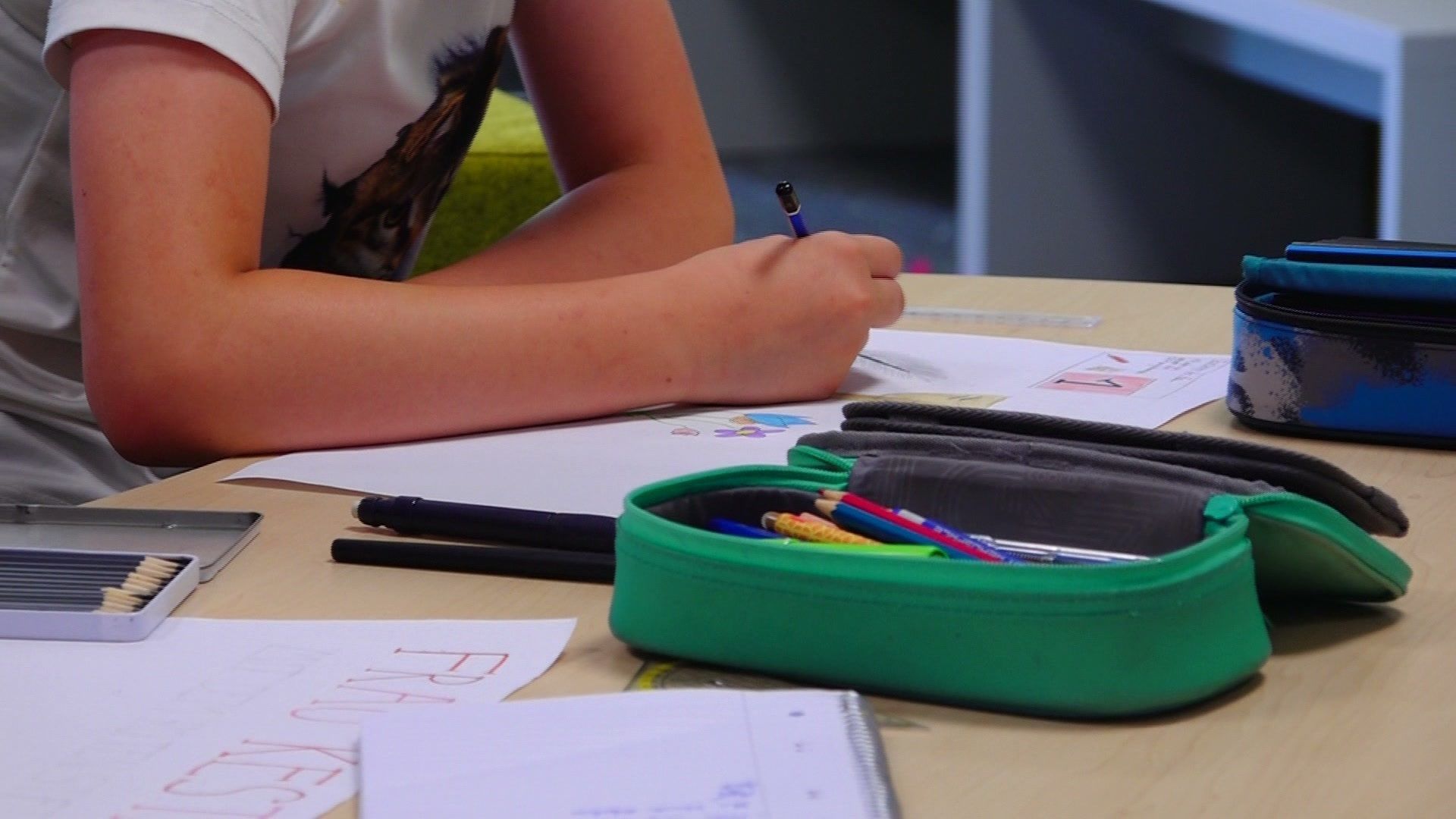 Video: Schweißtreibendes Lernen - Mangelnder Hitzeschutz an Schulen
