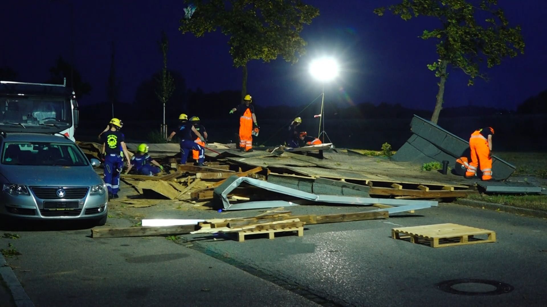 Video: Sturmchaos in Augsburg - Wetter wütet in Lechhausen