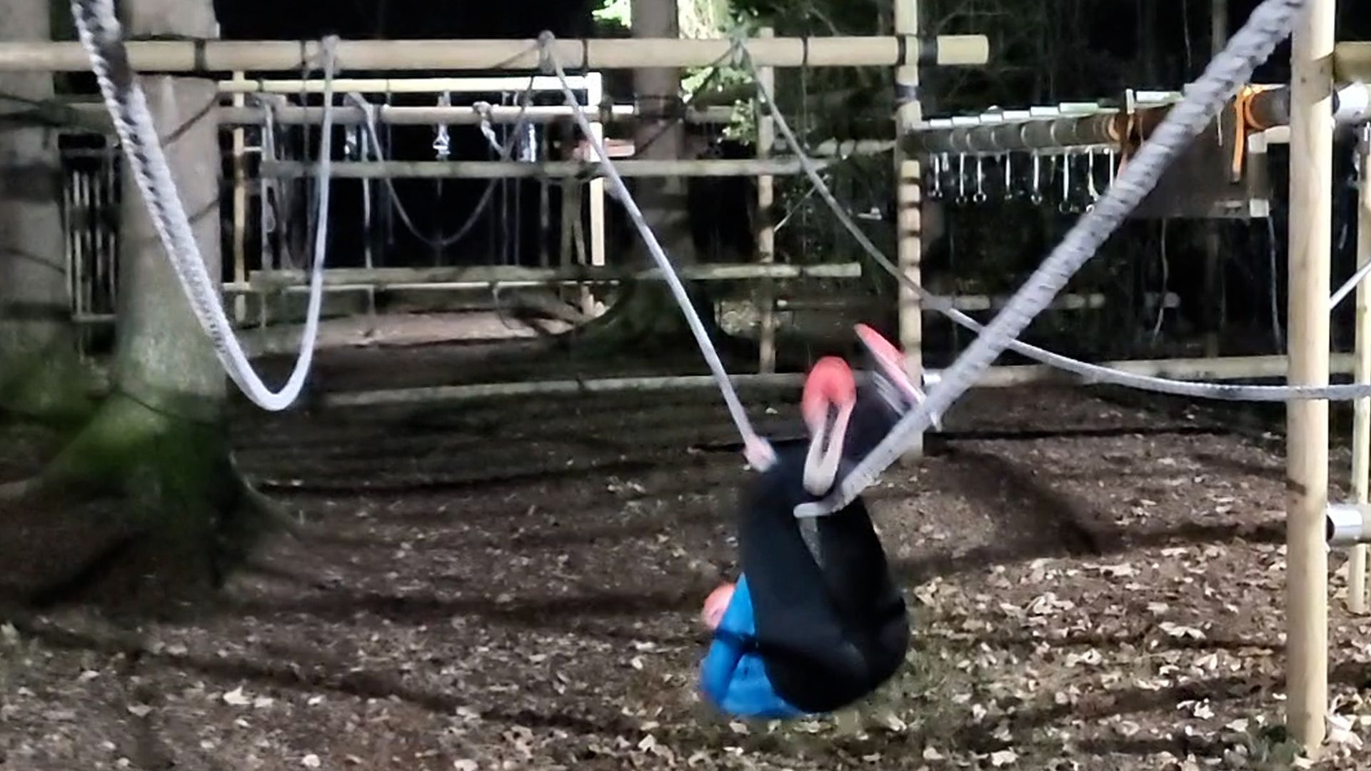 Video: Helena Schuster, Weltmeisterin im Obstical Course Racing auf dem Trainingsgelände in Inningen