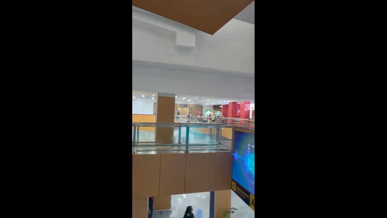 Video: Mexico: Starkregen verursacht Lecks und Überflutungen am internationalen Flughafen von Mexiko-Stadt