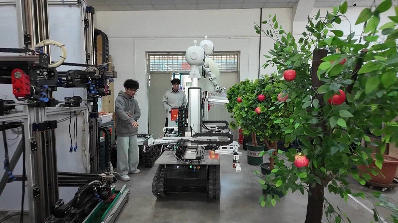 Video: China: Chinesische Forscher entwickeln Roboter, die einen Apfel in 7,5 Sekunden pflücken