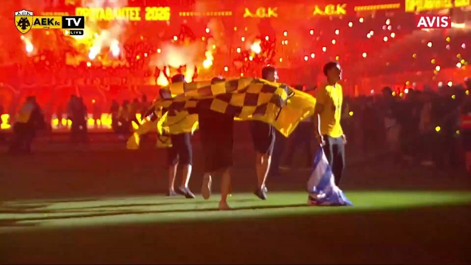Η ΑΕΚ είναι πρωταθλήτρια Ελλάδας – Pyro Show και ”Freed from desire” στα ηχεία! (VIDEO)