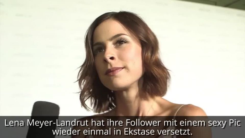 Sie sie hat was zeigt Lena Meyer