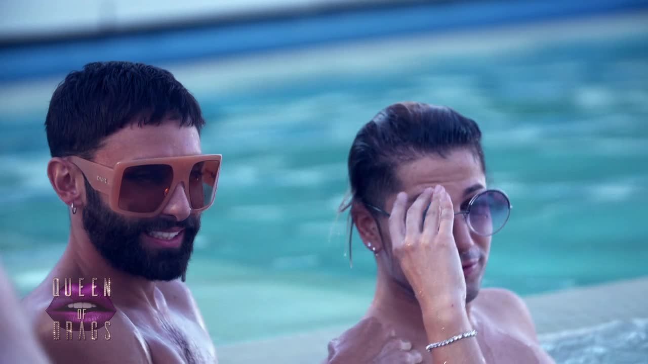 Poolparty mit Conchita: Wer hat die knappste Badehose? Queen of Drags