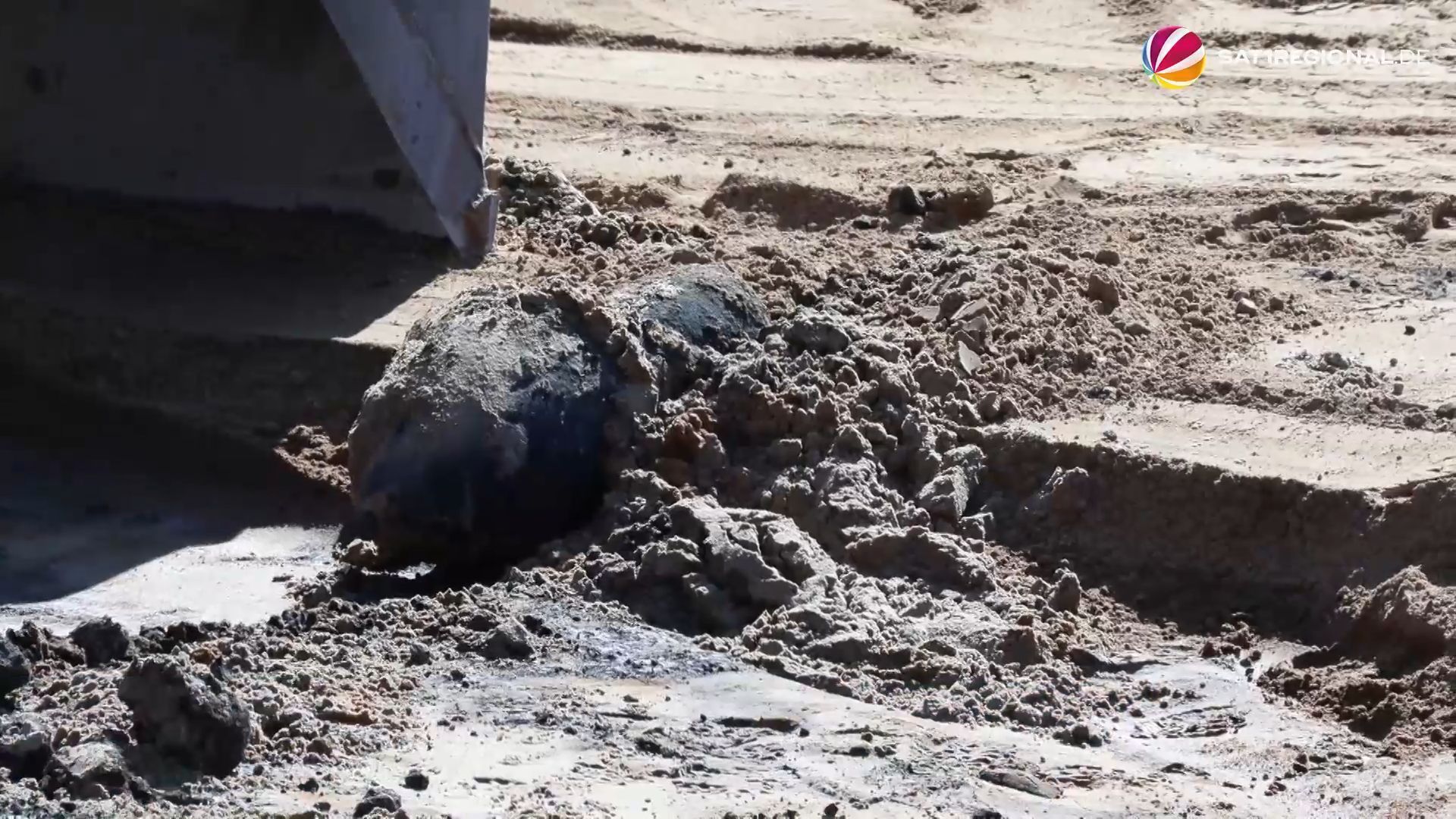 Fliegerbombe aus dem Zweiten Weltkrieg entdeckt – Blindgänger möglicherweise noch scharf