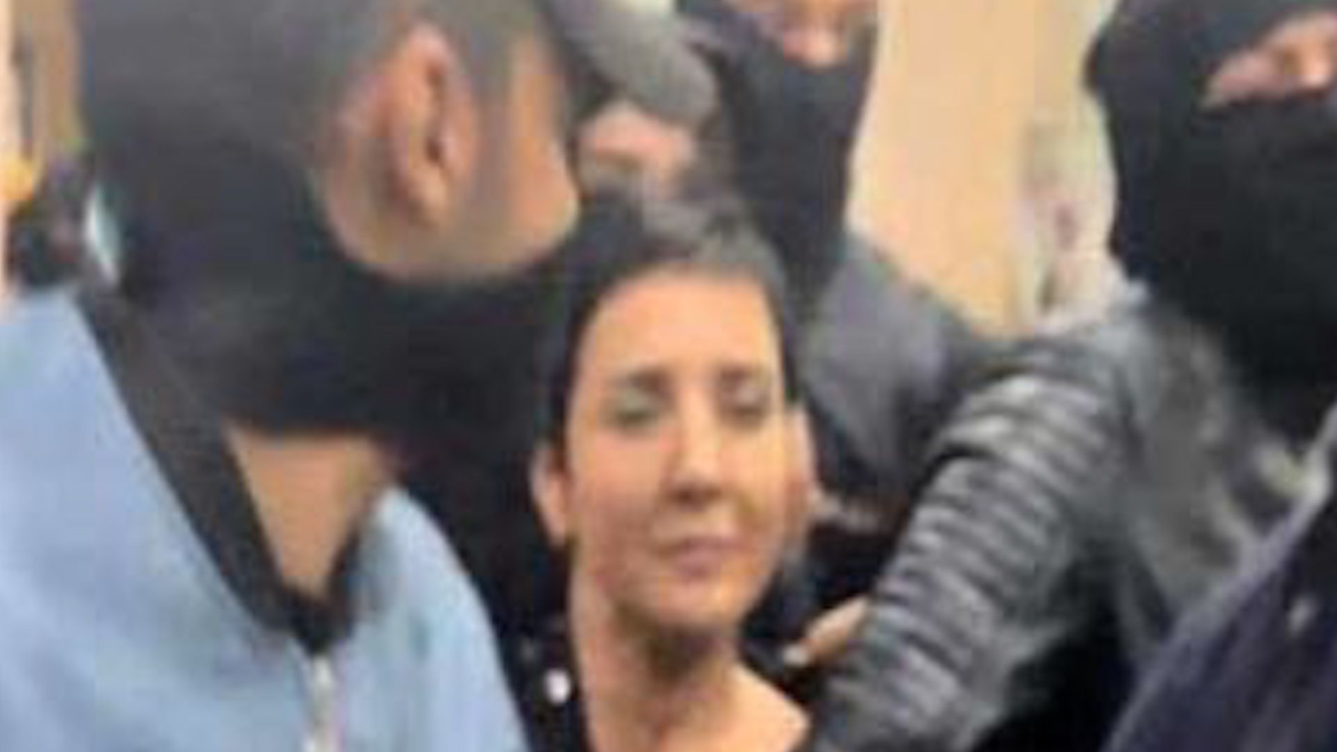 Vermummte Polizisten stürmen Gericht und nehmen tunesische Anwältin fest