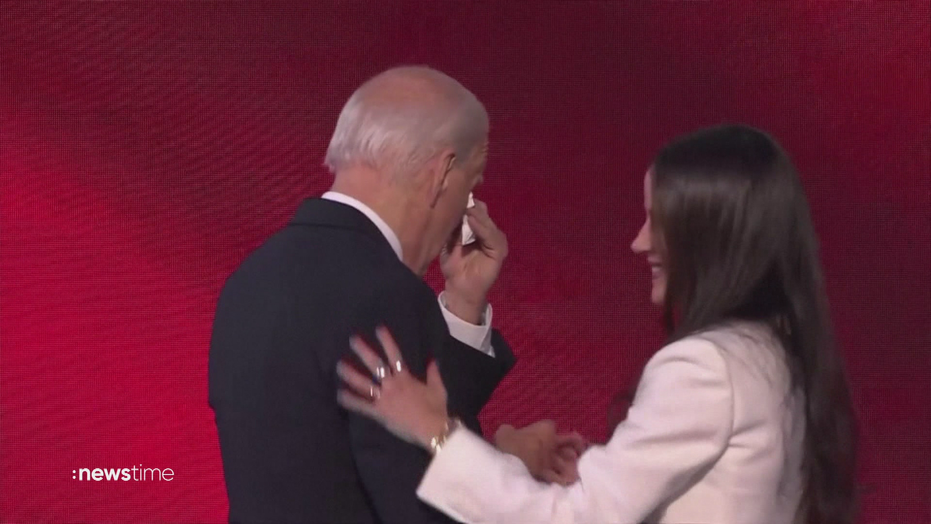 Tränen zum Abschied: Die Demokraten würdigen Präsident Joe Biden auf Parteitag - Video