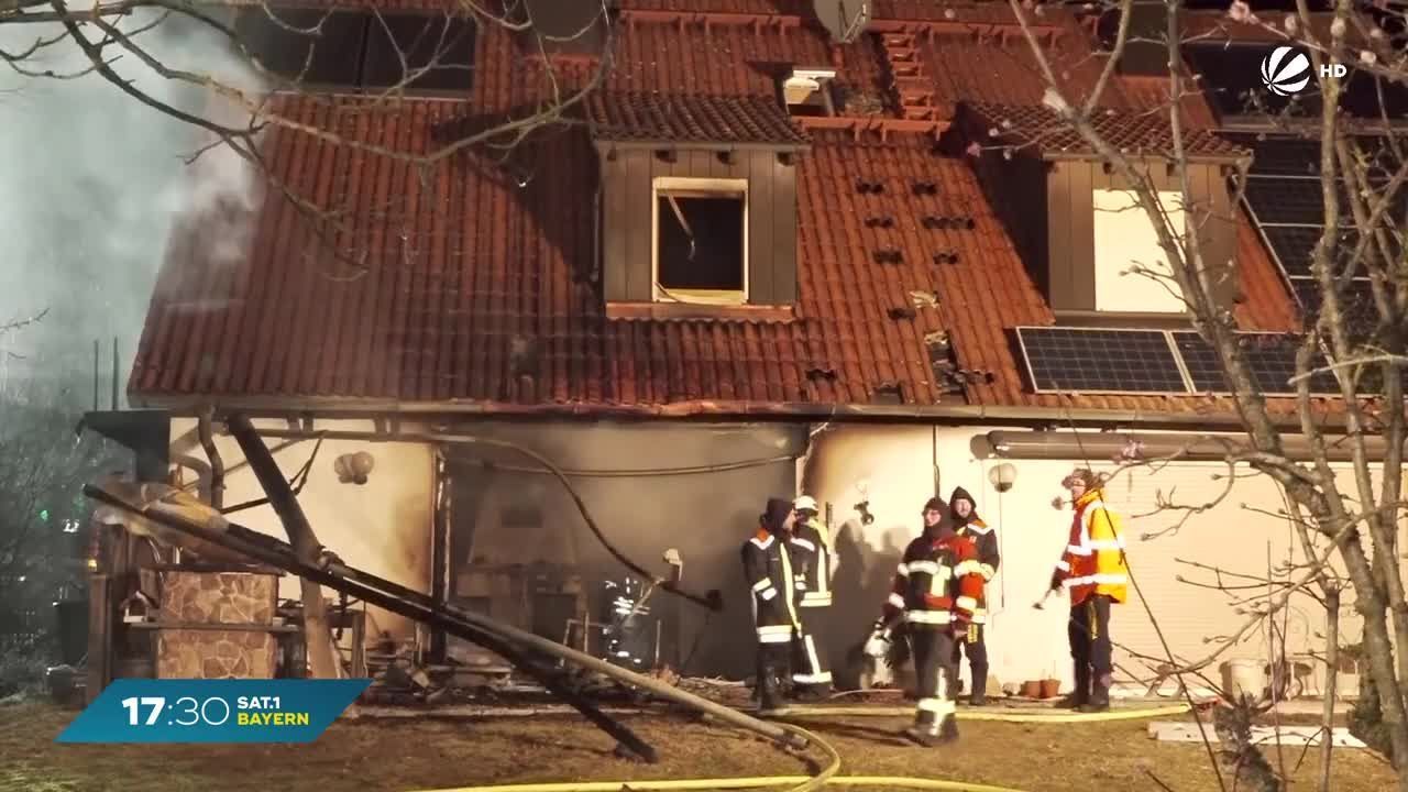 Wohnhaus-Brand in Gräfenberg: Christbaum brennt