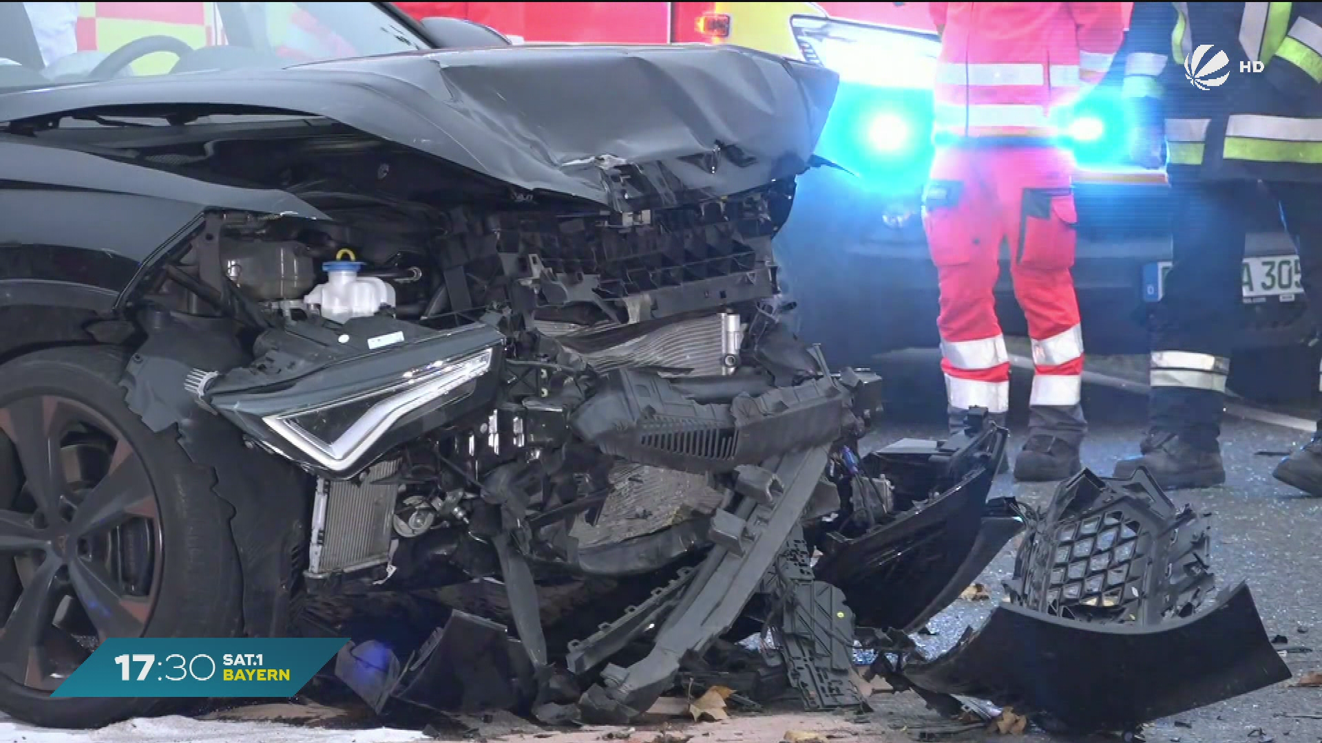 Auto-Unfall bei Freystadt: Drei Verletzte - darunter eine Schwangere