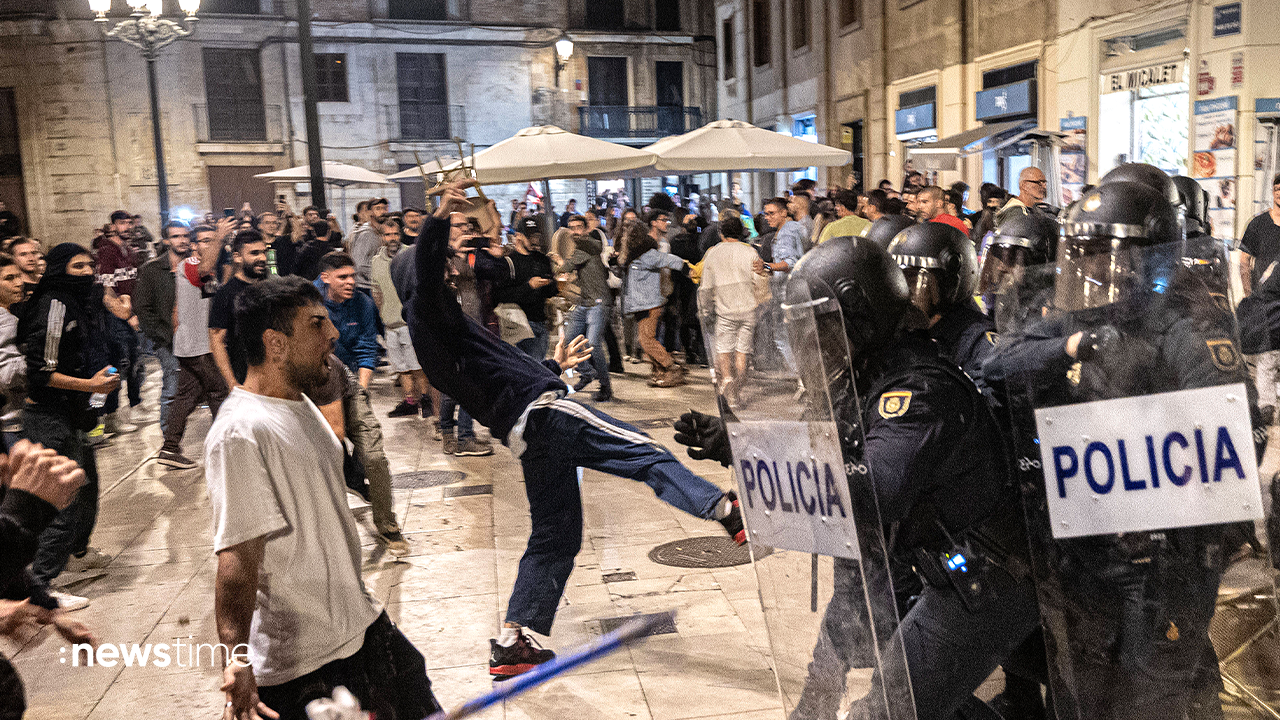 Nach-Flutkatastrophe-Hundetausende-Menschen-demonstrieren-in-Valencia-Video