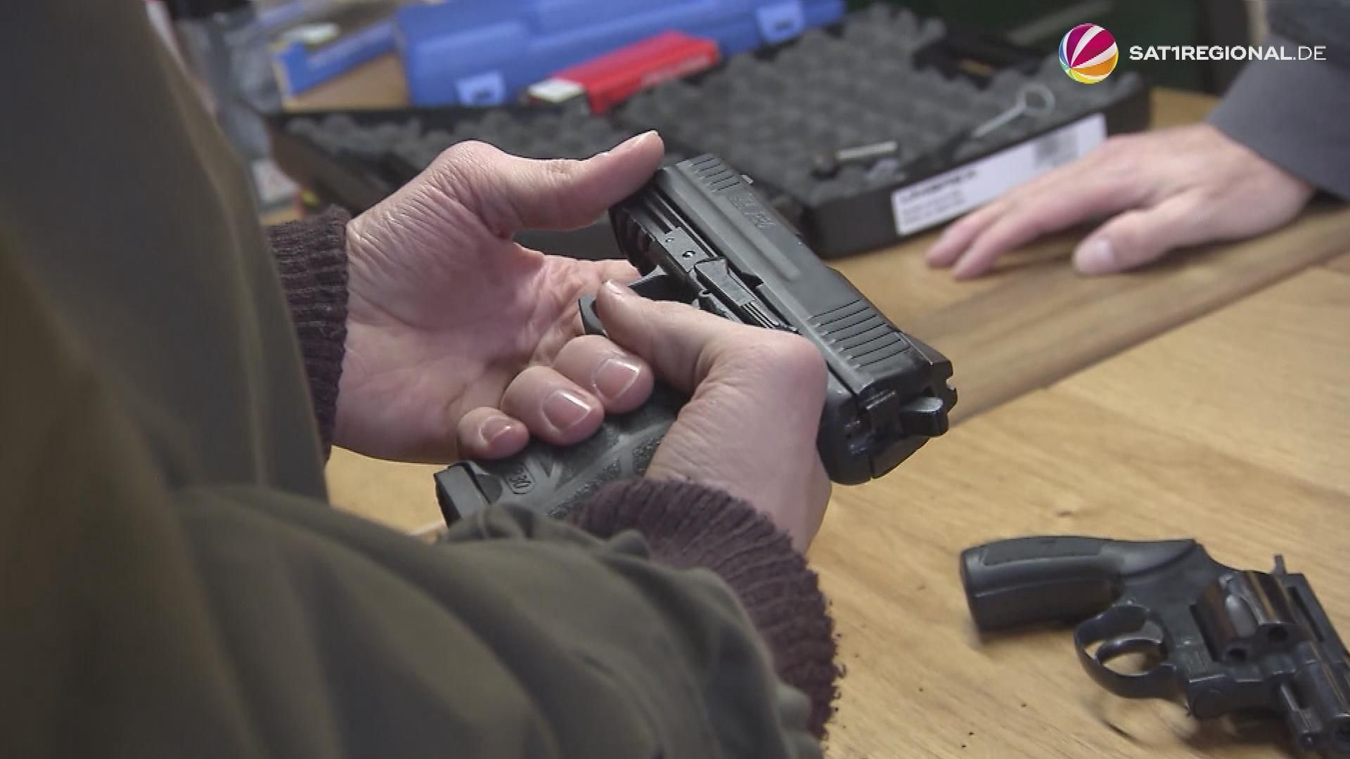 Video: Zahl der kleinen Waffenscheine in Schleswig-Holstein explodiert
