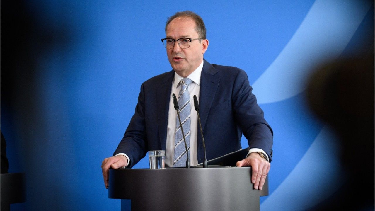 Dobrindt will Asylsuchende zurückweisen