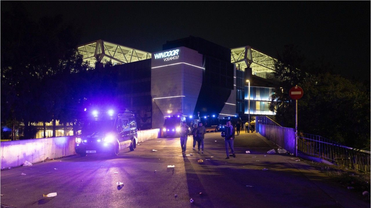 Barcelona: Auto rast in wartende Fußballfans