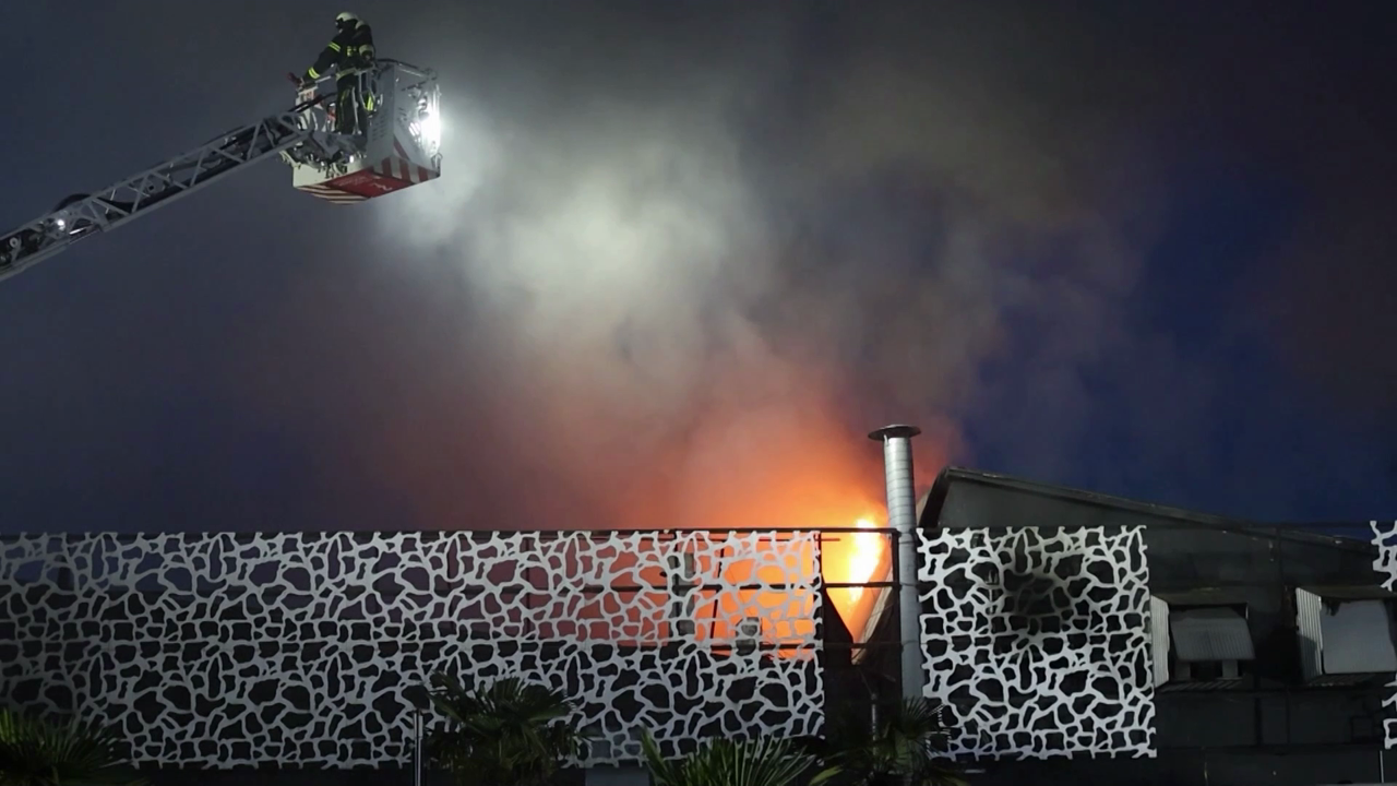 Video: Großbrand zerstört Bochumer Diskothek: Keine Verletzten