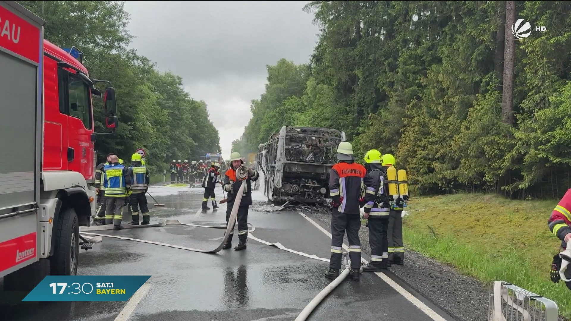 Video: Schulbus-Brand bei Windischeschenbach: Keine Schulkinder verletzt