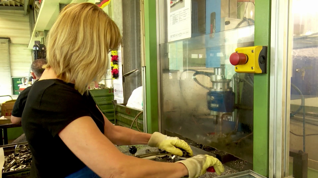 Video: Langsame Erholung: NRWs Wirtschaft wächst nur minimal