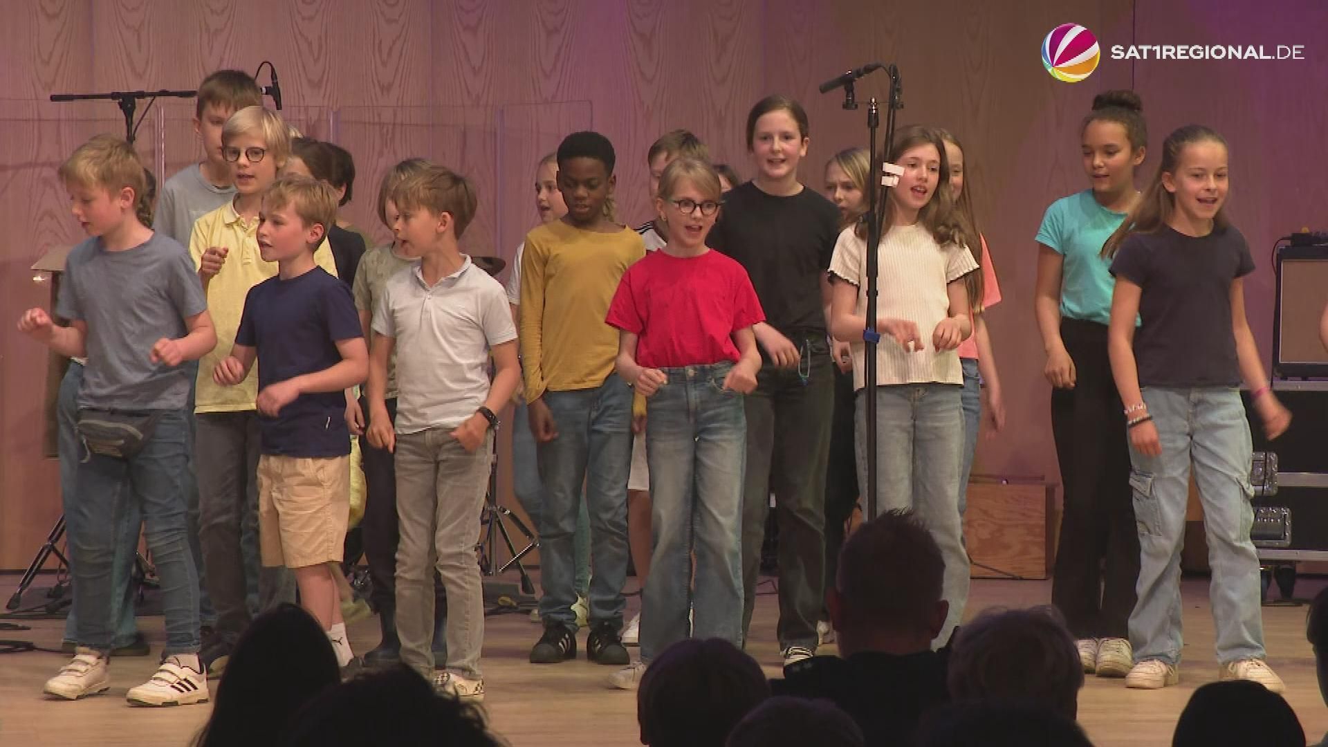 Revolverheld and Johannes Oerding at the final of the Police Song Contest
