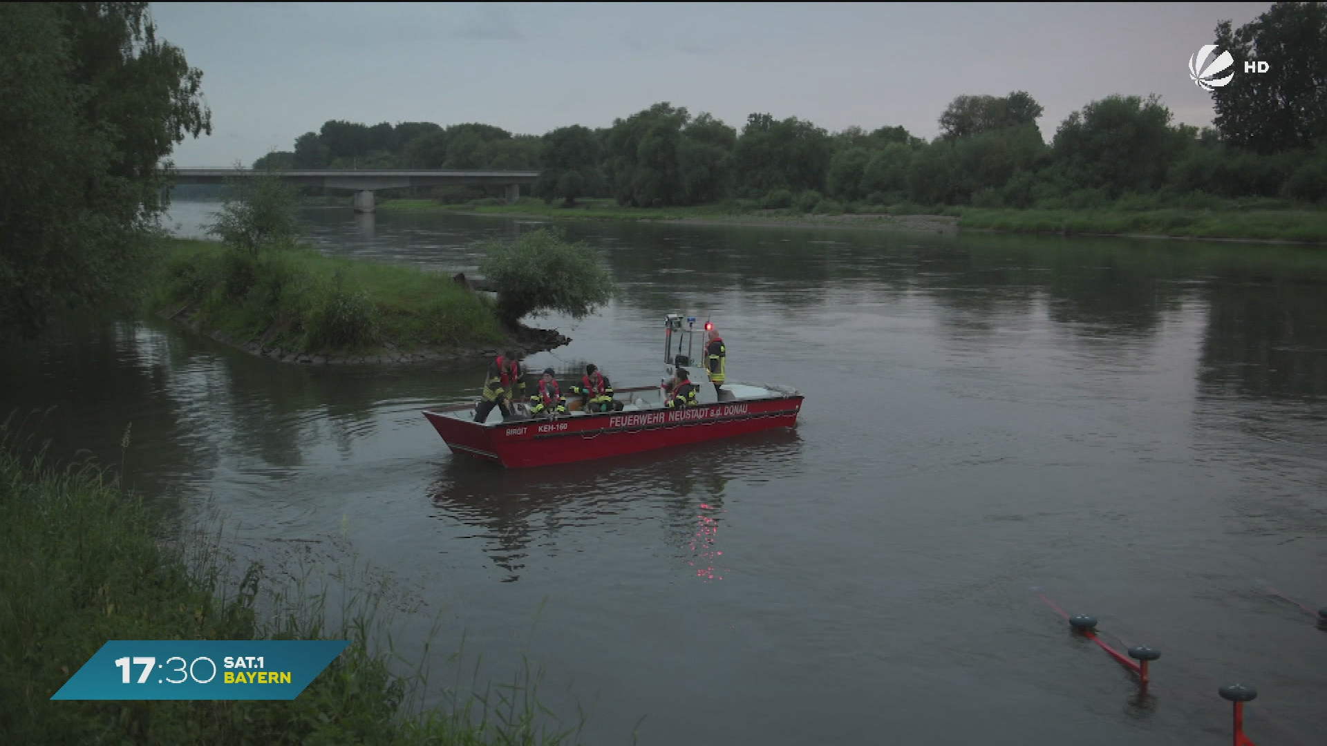 Video: Ölfilm auf der Donau: Polizei ermittelt Ursache