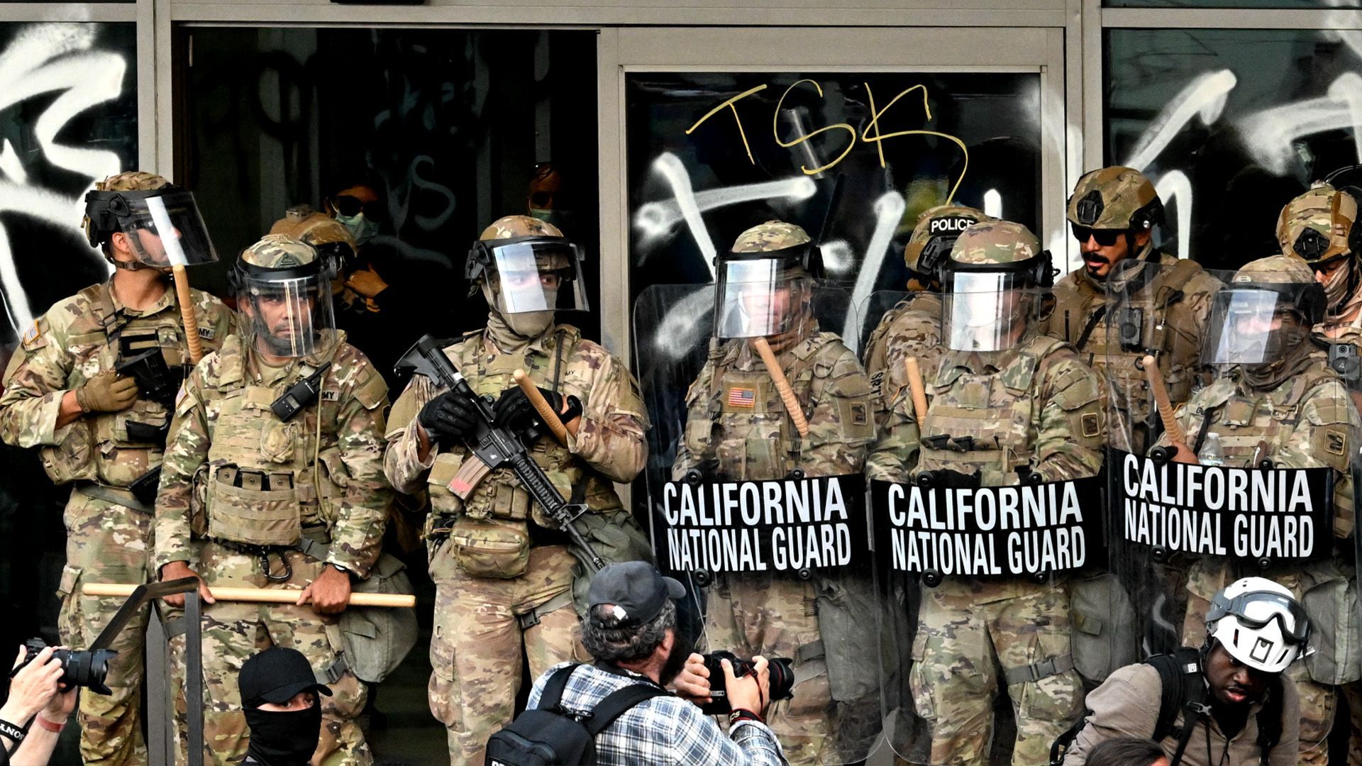 Video: L.A.: Notstand und Ausgangssperre