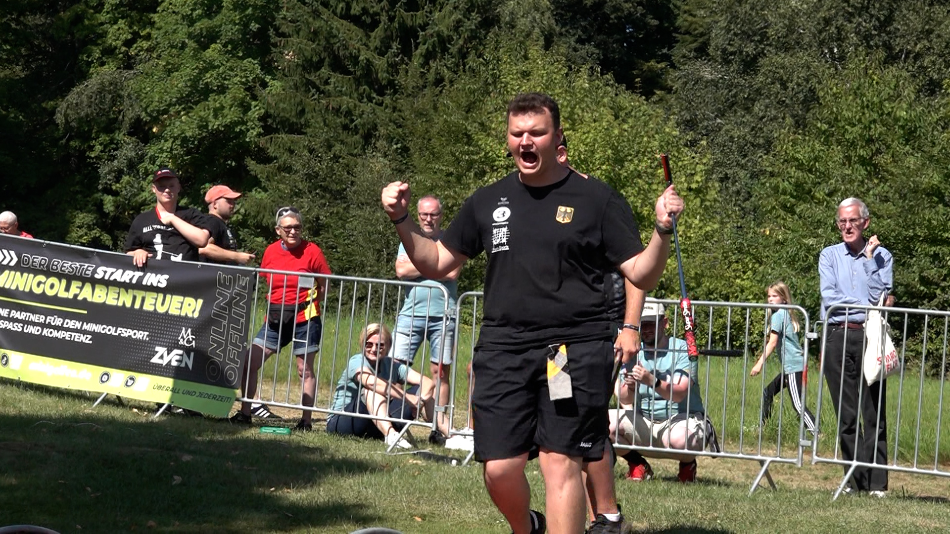 Video: WM-Titelkampf im Minigolf: Lauro Klöckners Heimspiel in Neheim