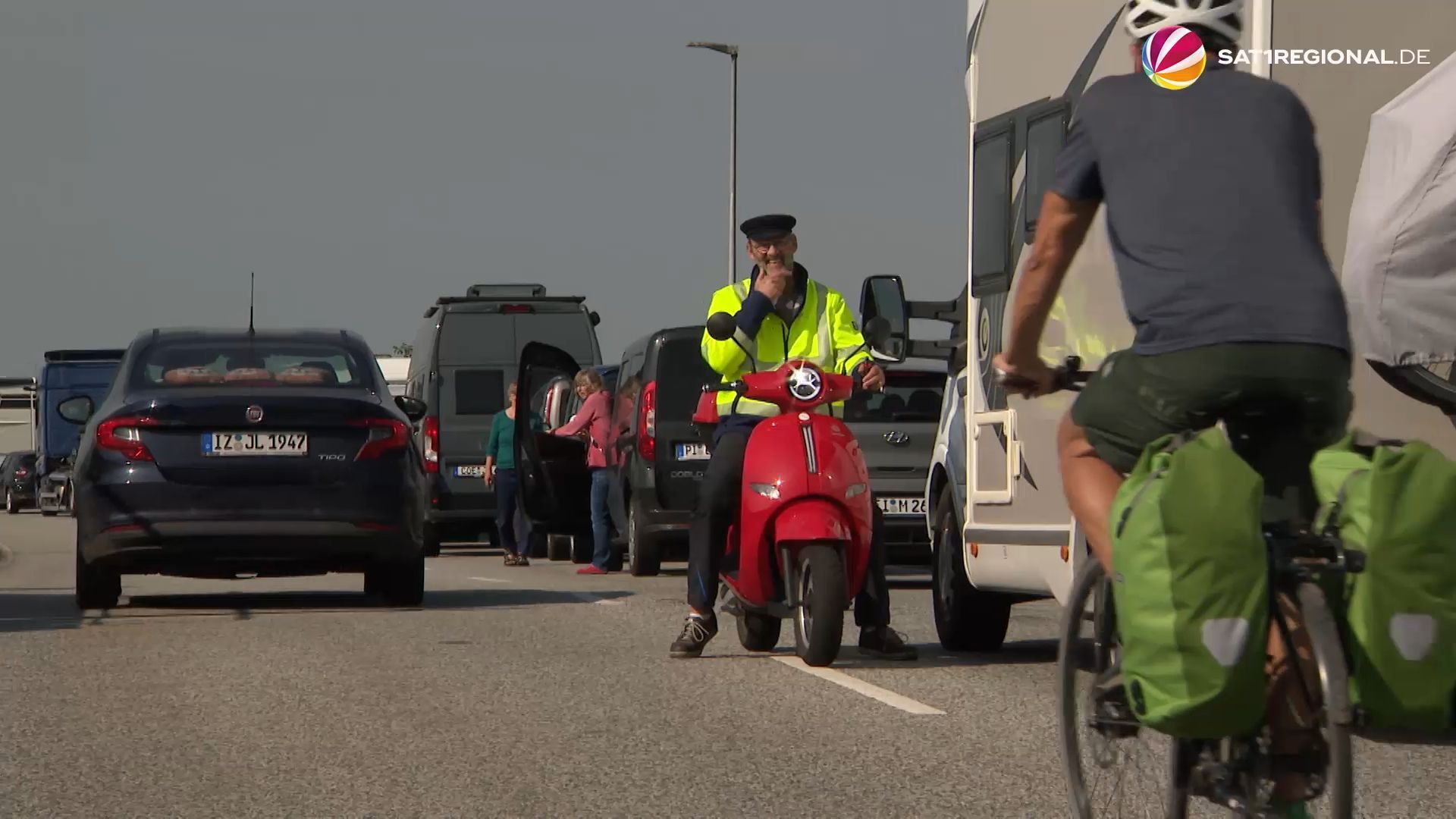 Video: Fähre Glückstadt-Wischhafen: Langer Stau nach Schaden an Rampe