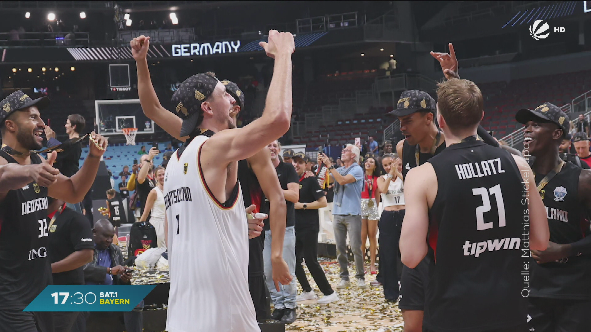 Video: Deutsche Basketballer feiern EM-Titel: Ankunft mit Pokal in Frankfurt