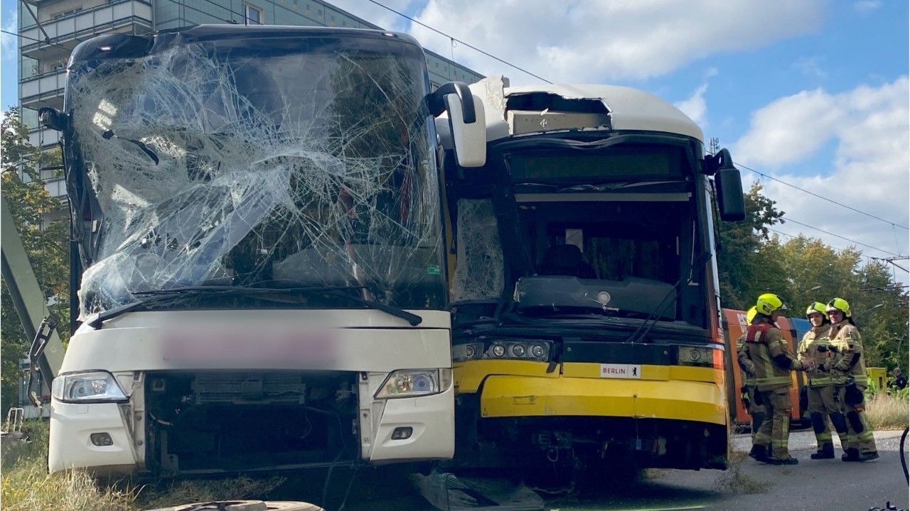 Viele Verletzte bei Unfall nahe Alexanderplatz