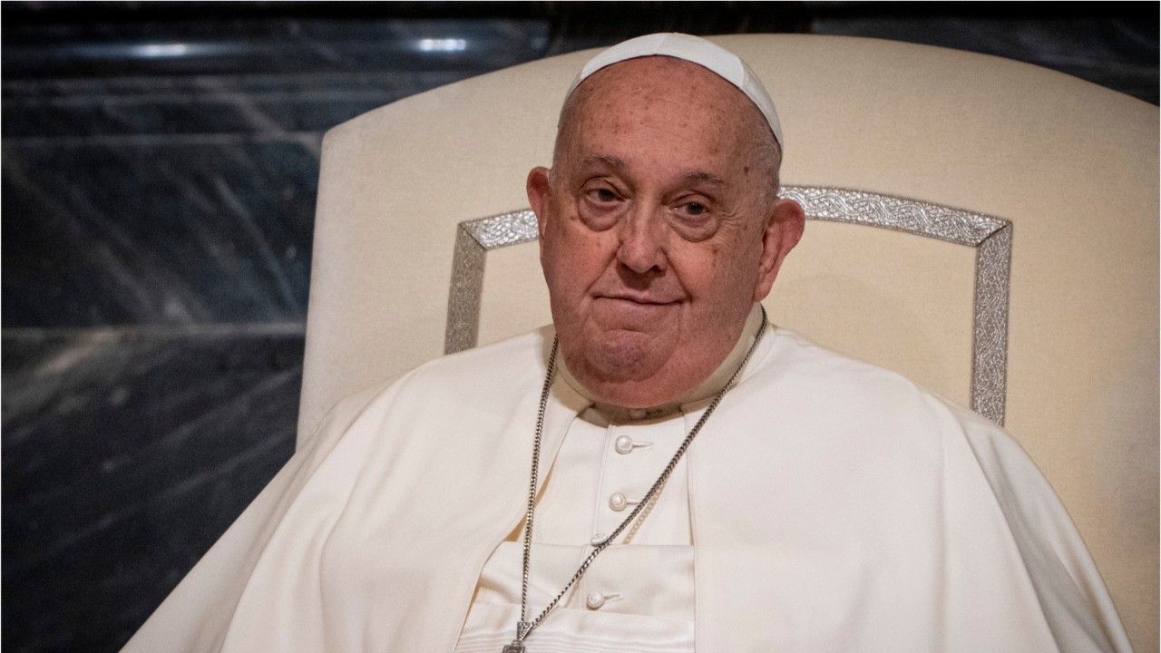 Papst ins Krankenhaus eingeliefert