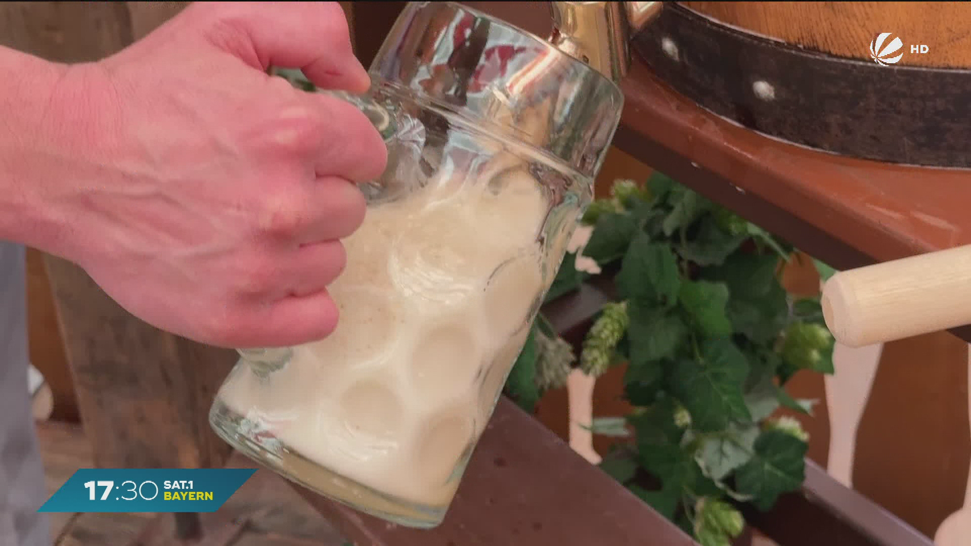 Video: Karussells und Bierzelte: Start der Volksfeste in Bayern
