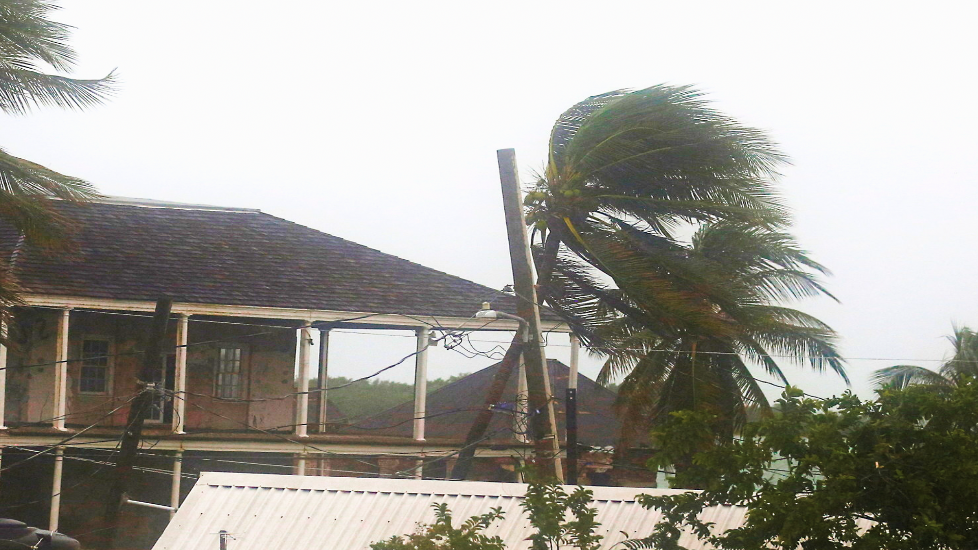 Video: Jahrhundertsturm rast auf Jamaika zu