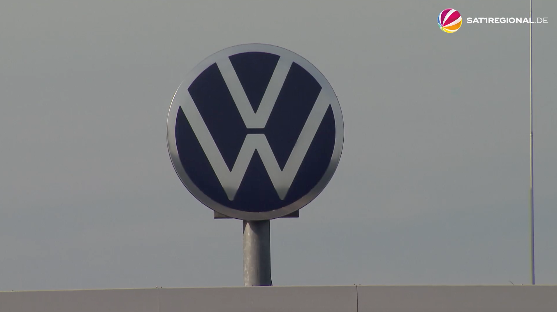 Video: Chip-Krise: Droht Produktionsstopp bei VW in Wolfsburg?