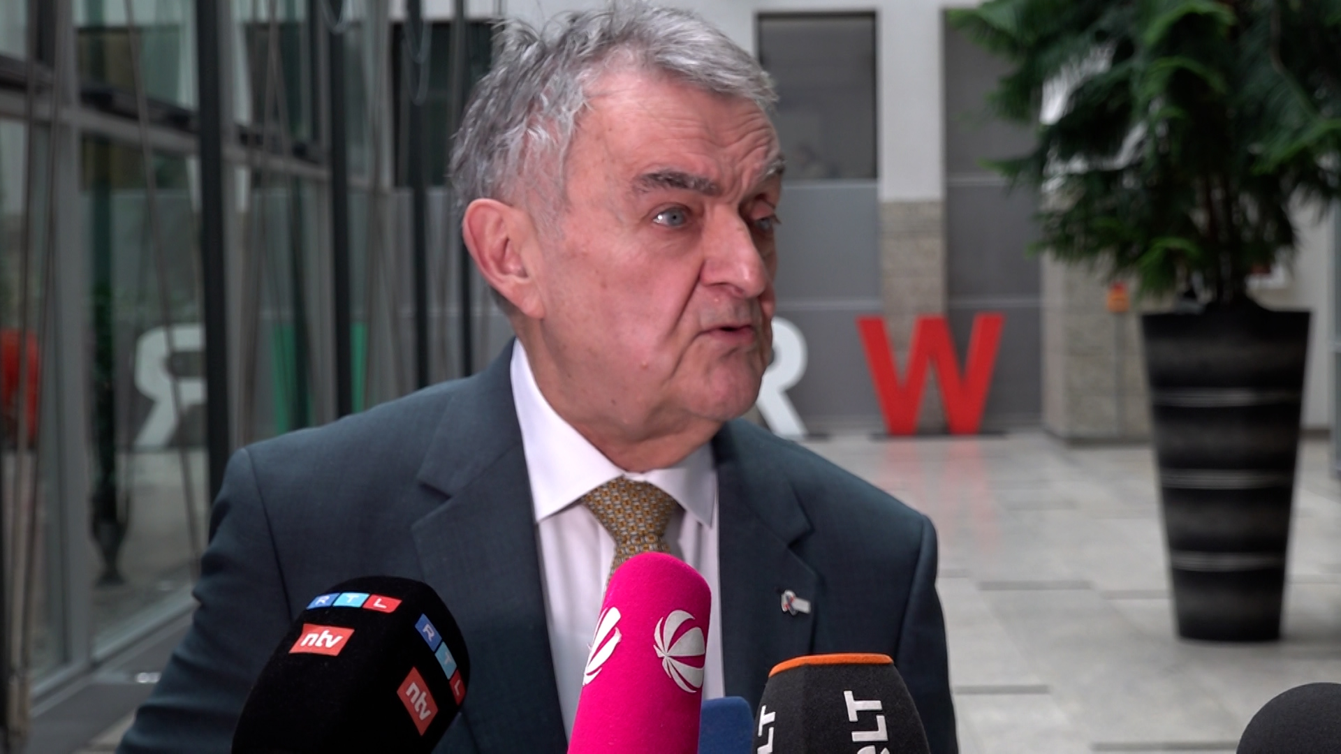 Video: Jugendliche werden zunehmend zu Tätern