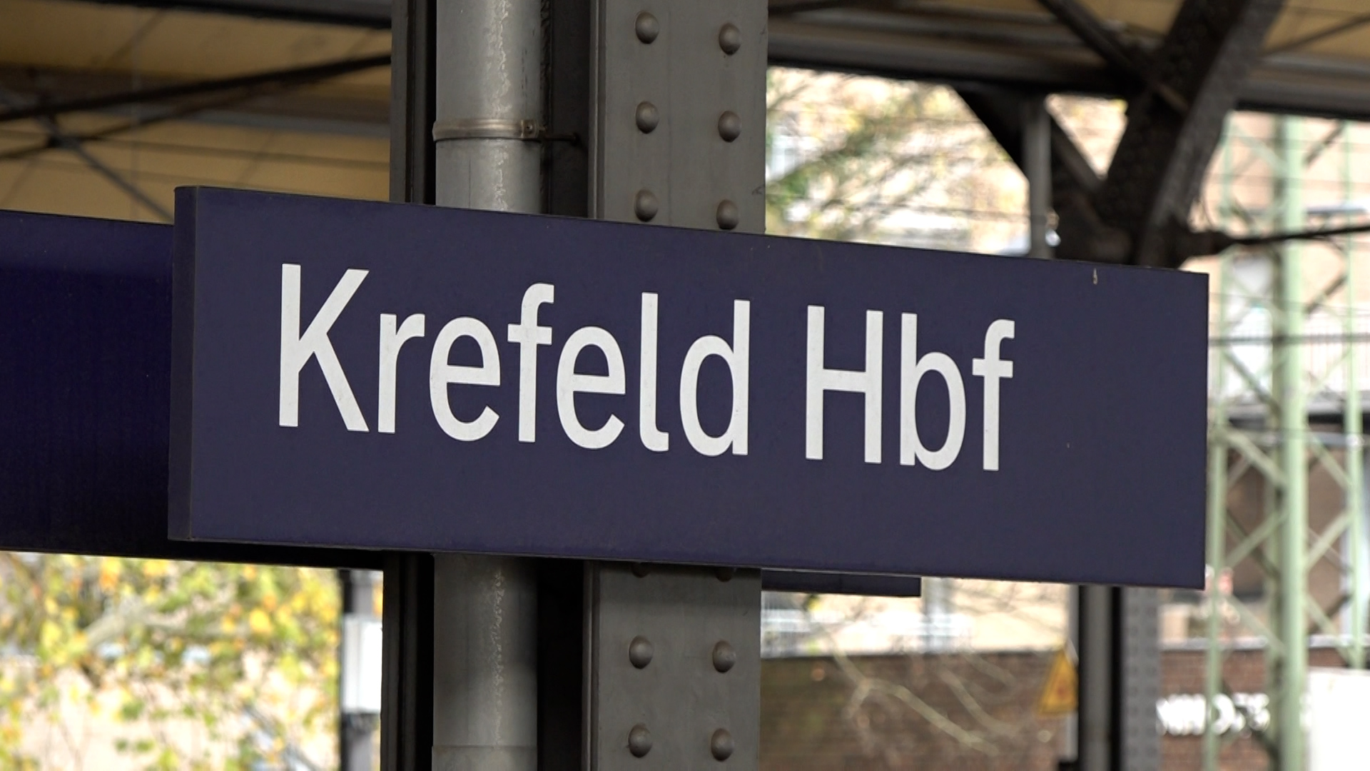 Video: Züge in Krefeld weiterhin lahmgelegt