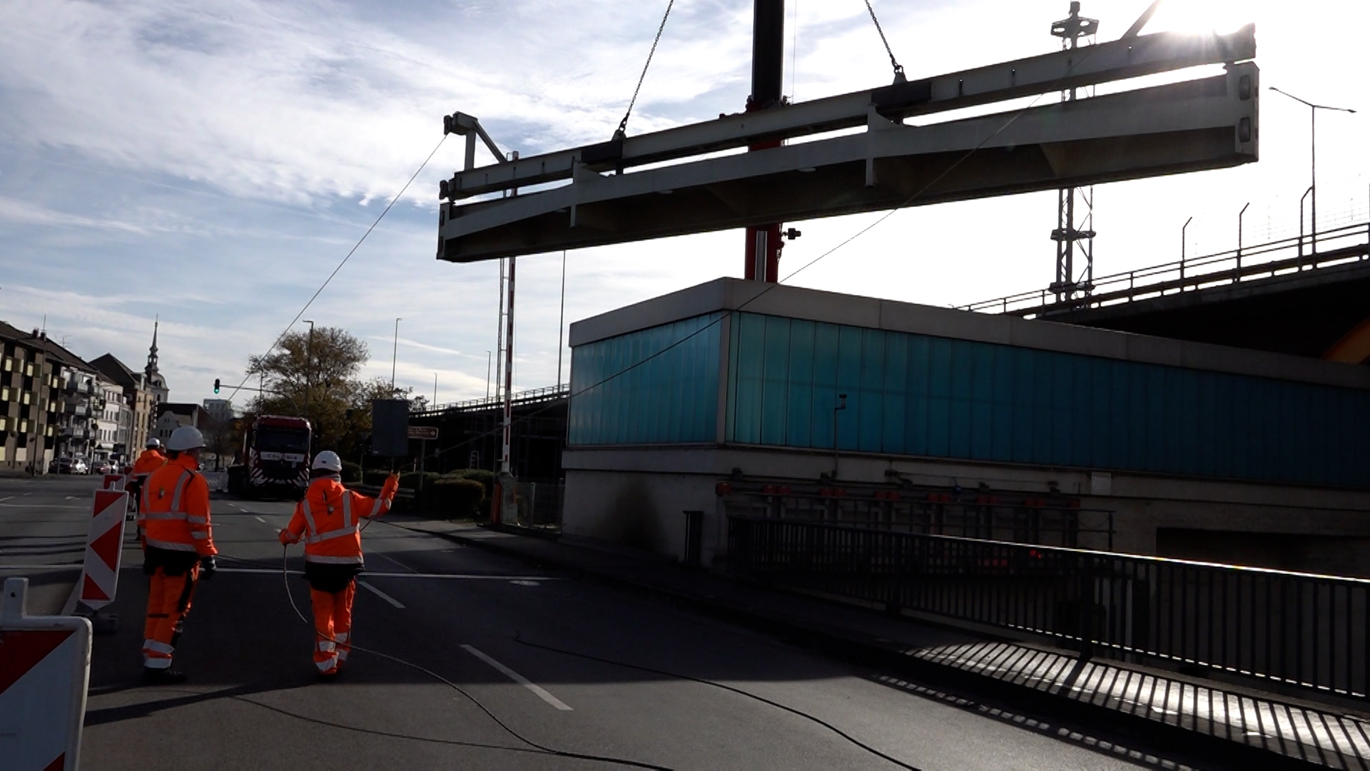 Video: Dammbalken schützen Duisburg vor Hochwasser