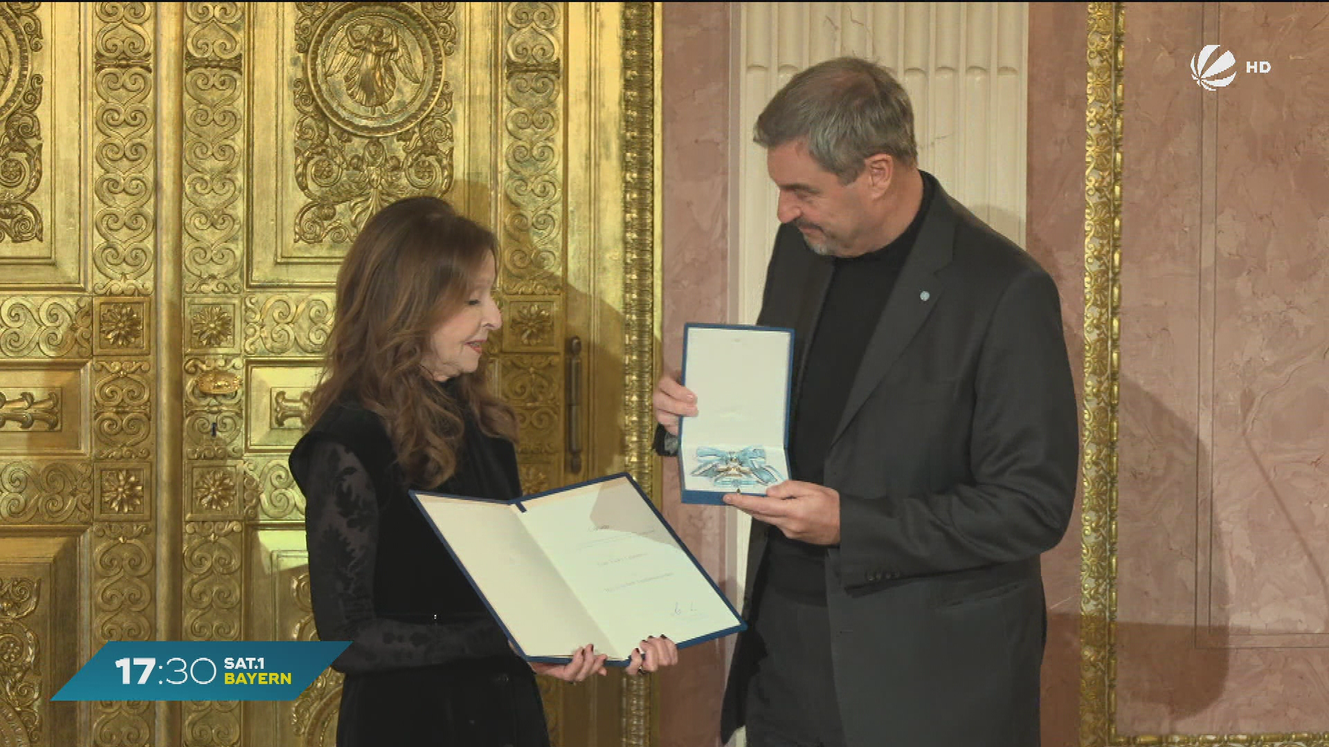 Video: Bayerischer Verdienstorden: Vicky Leandros für ihr Lebenswerk ausgezeichnet