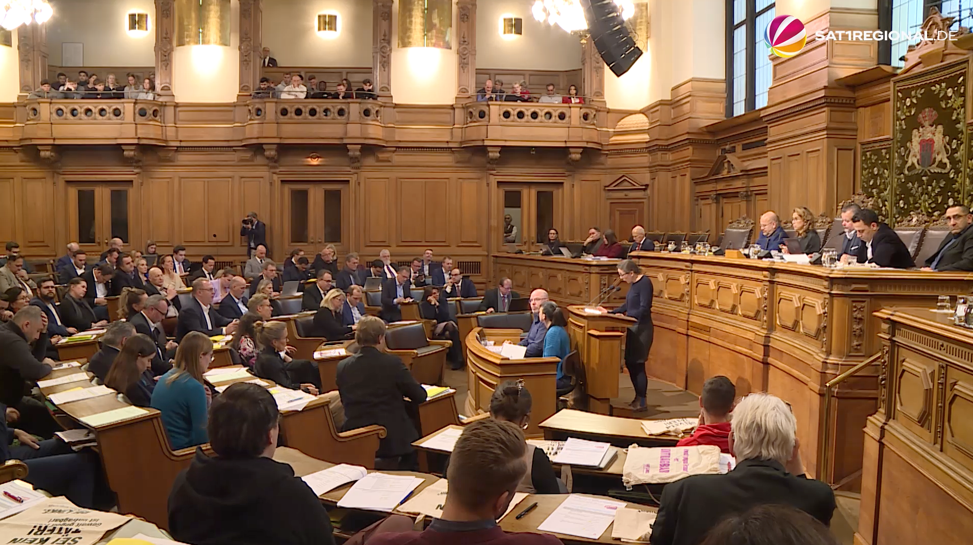 Video: Gewalt an Frauen: Hamburgische Bürgerschaft diskutiert über Bestrafung der Täter