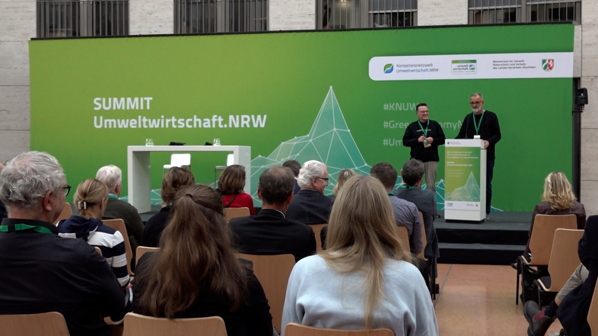 Video: Automatische Paketstation auf Rädern