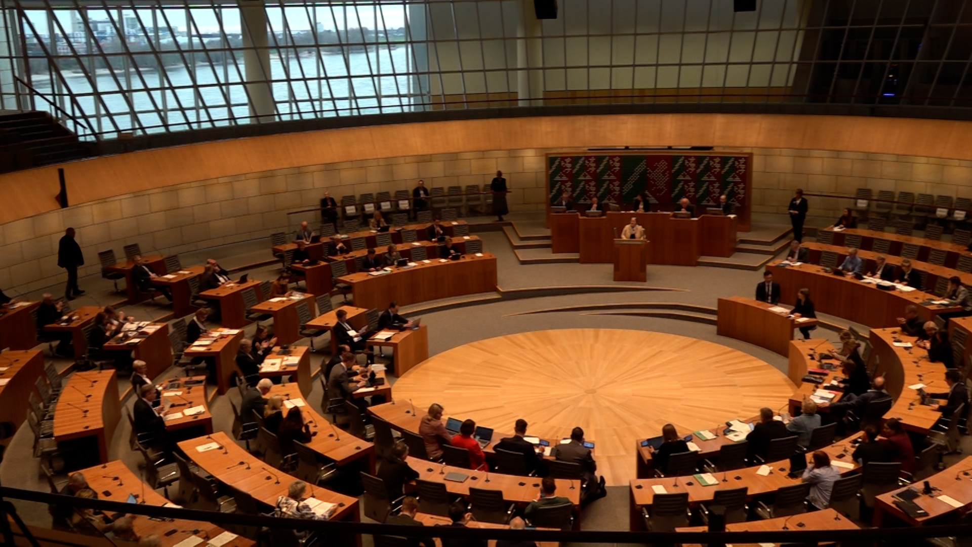Video: Schulleiterin fordert Entlastung in NRW