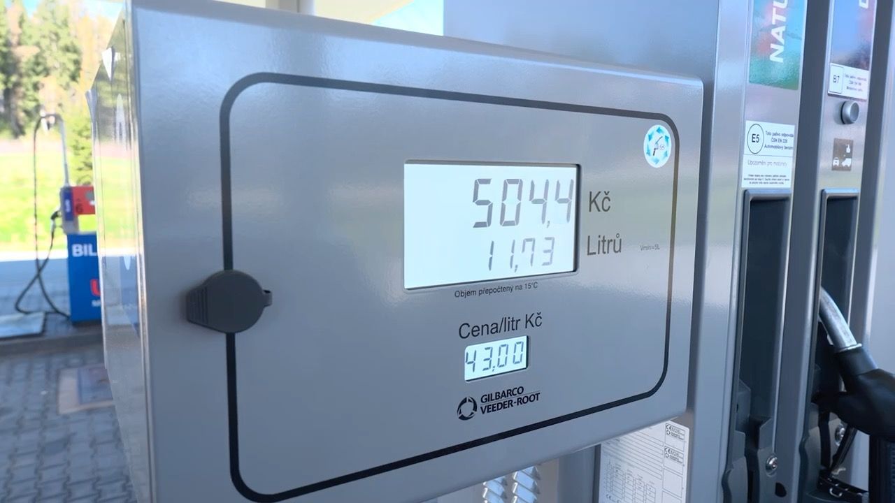 Video: Sprit in Bayern weiter teuer: Diskussion um CO2-Steuer