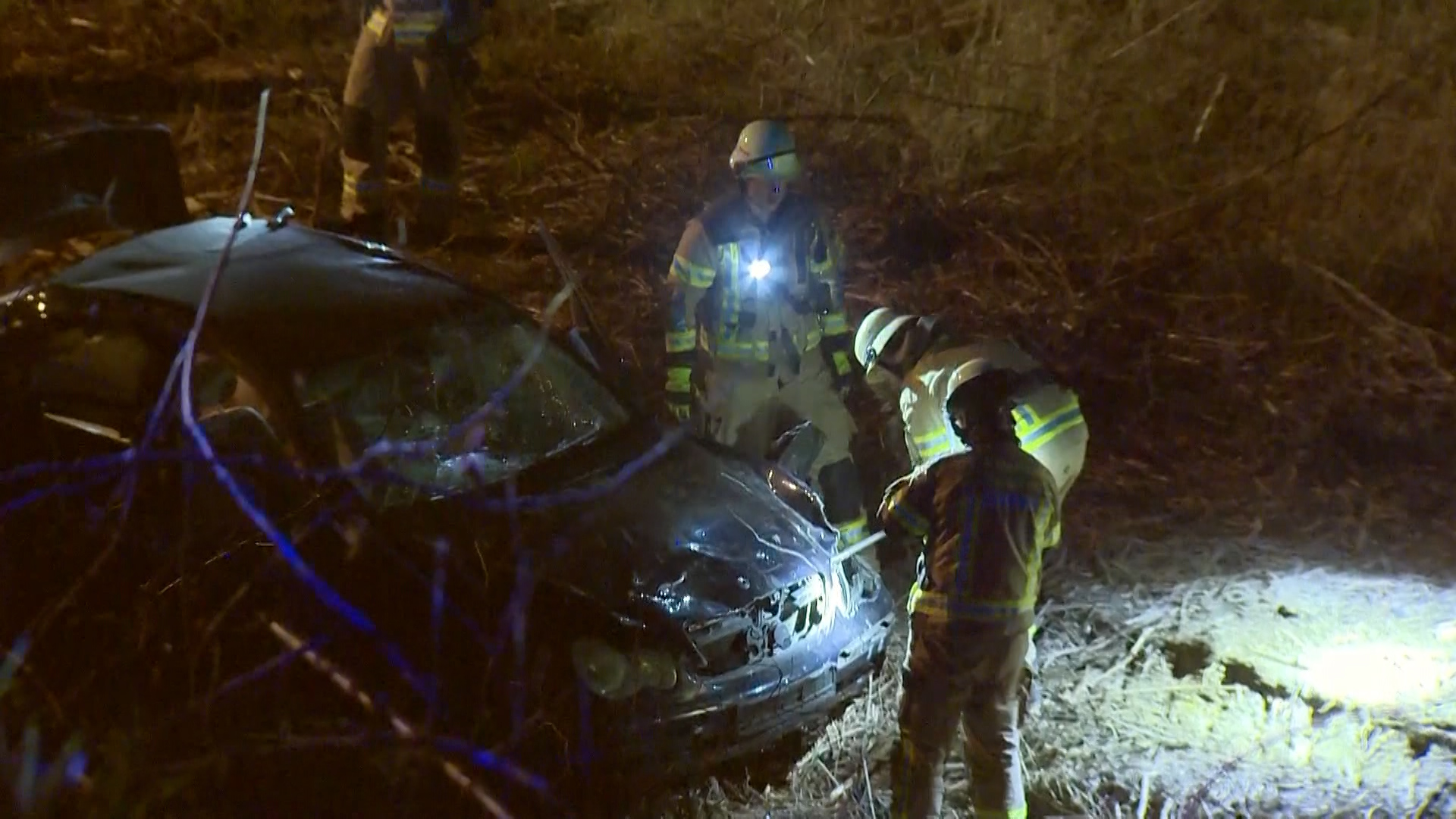 Video: Flucht vor Polizei endet mit schwerem Unfall
