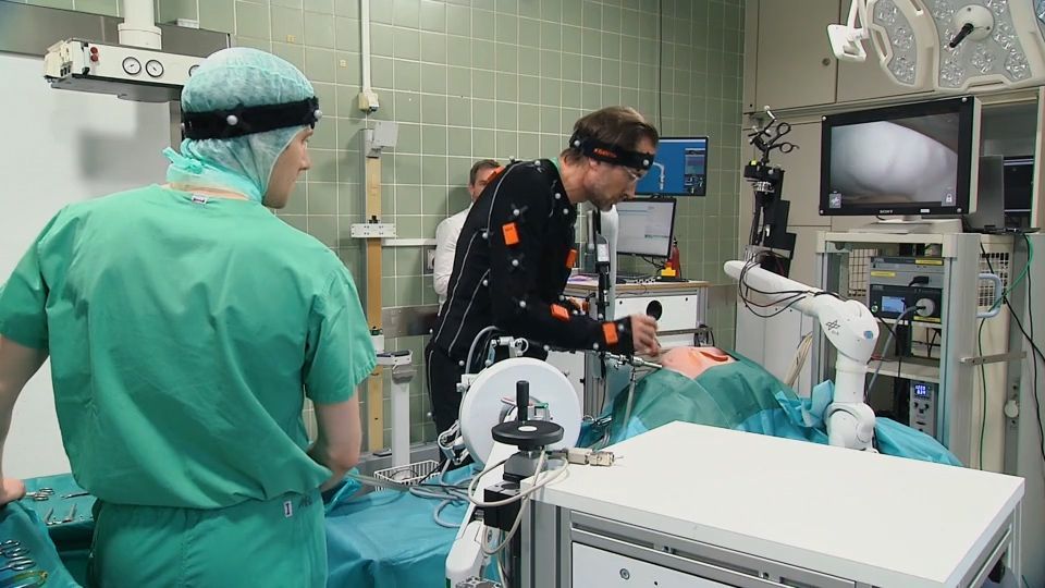 Video: Roboter sollen Klinikalltag erleichtern