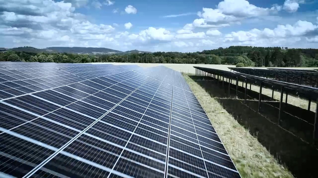 Video: Streit um Wind- und Solarstrom: Kritik an neuen Sparplänen